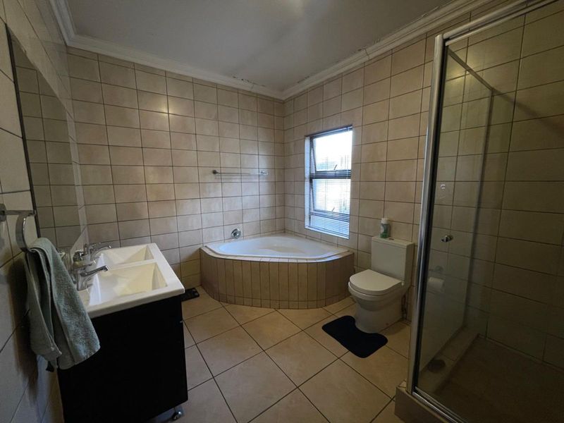 House For Sale in Amberfield Valley - Photo 6