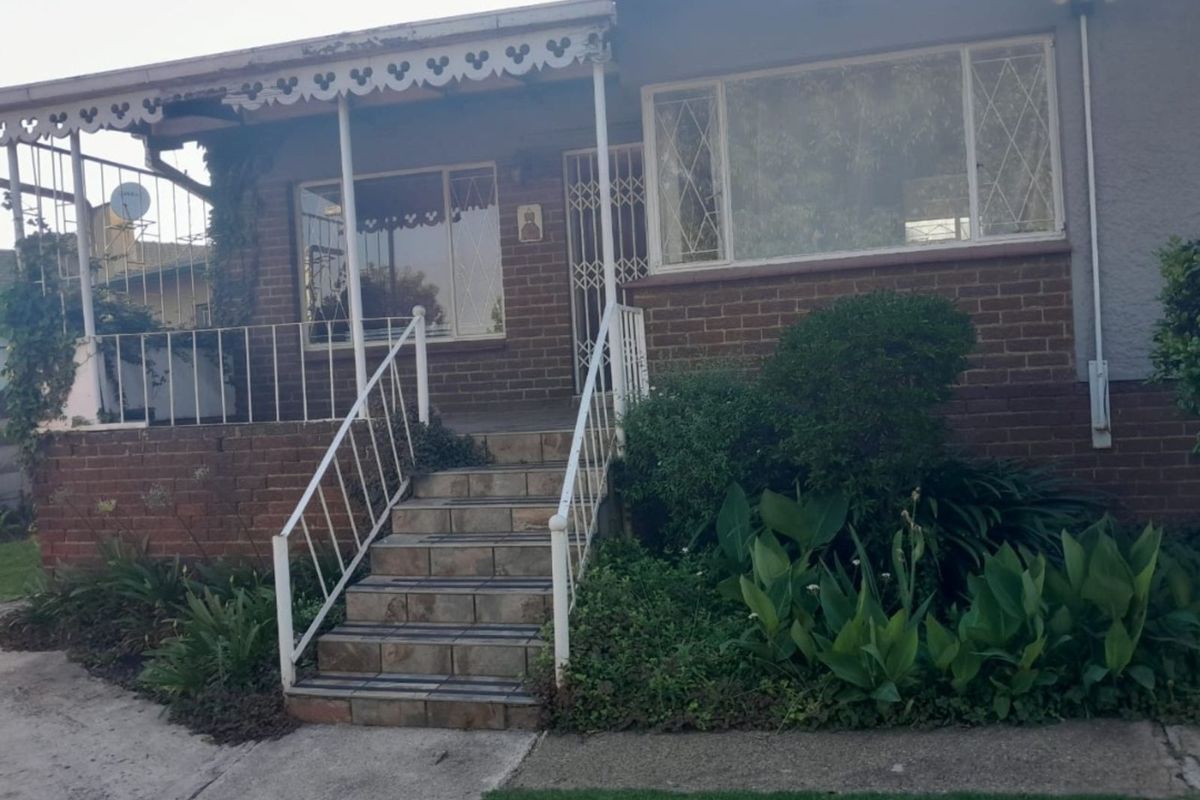 House To Rent in Woodmere - Photo 2