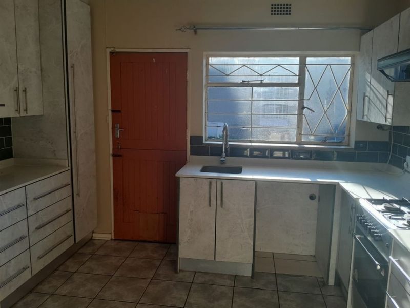 House To Rent in Woodmere - Photo 3