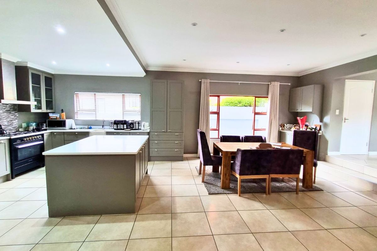 House For Sale in Beverley - Photo 3