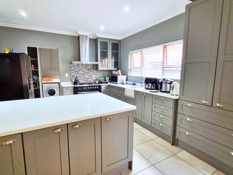 House For Sale in Beverley - Photo 2