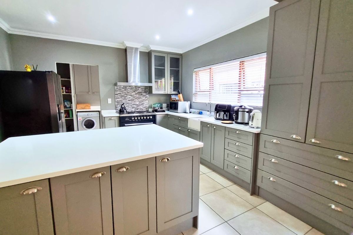 House For Sale in Beverley - Photo 2