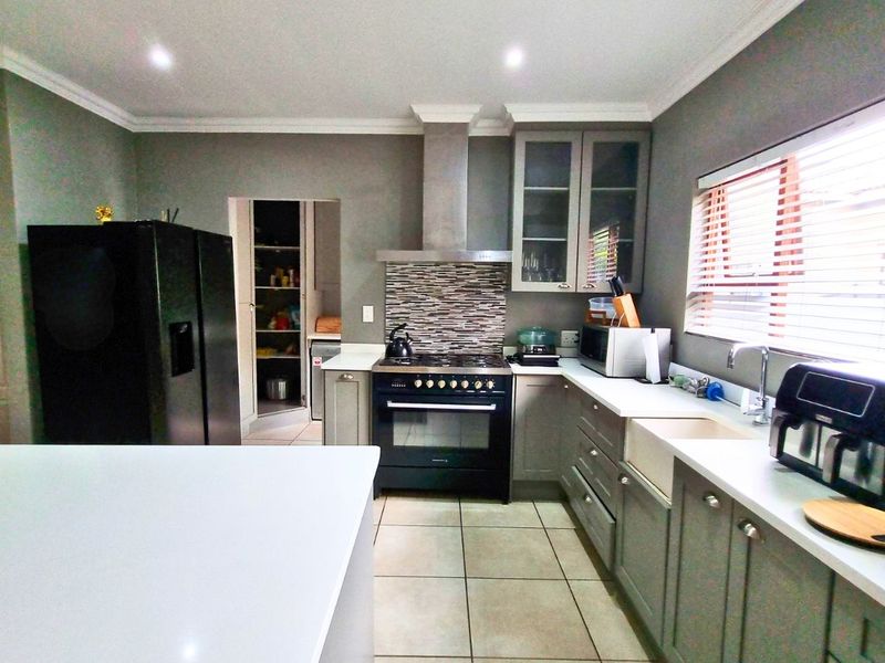 House For Sale in Beverley - Photo 4