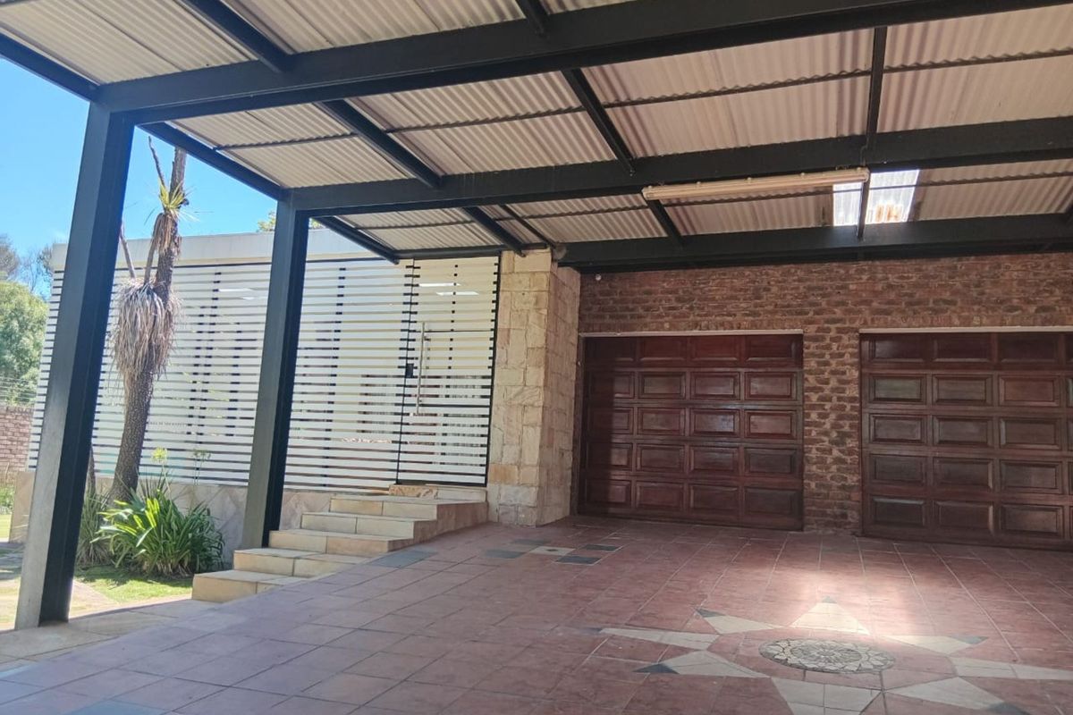 House For Sale in Blue Rise - Photo 2