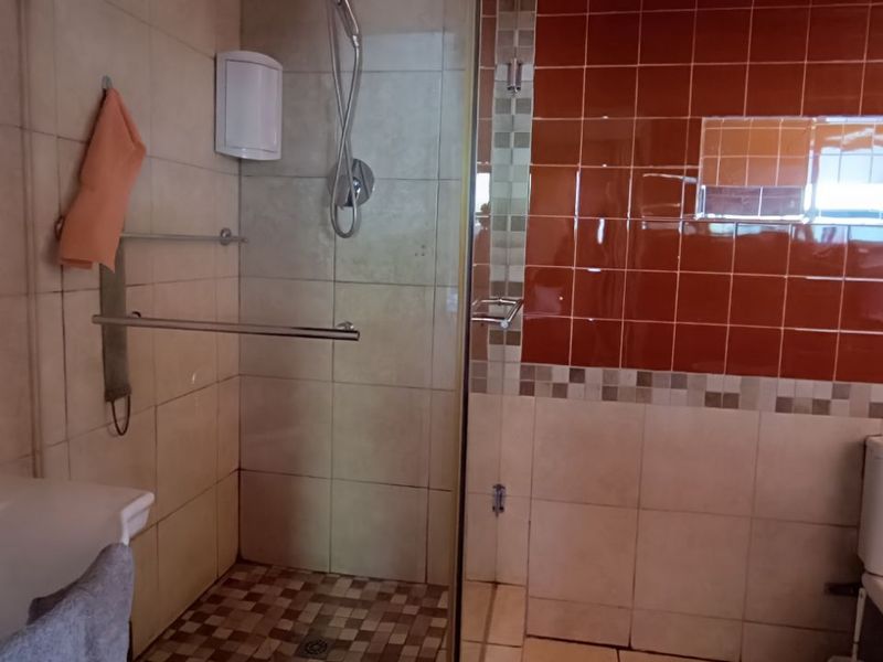 House For Sale in Kempton Park West - Photo 2