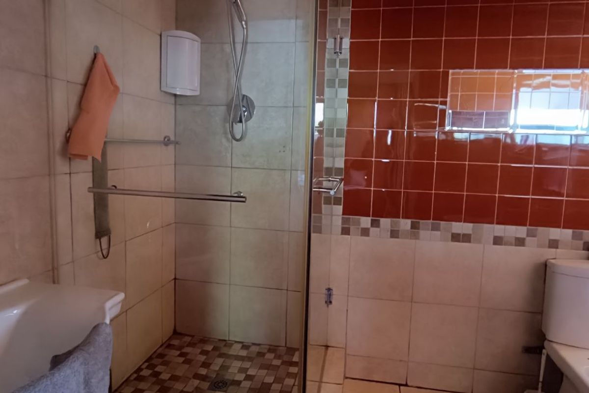 House For Sale in Kempton Park West - Photo 2