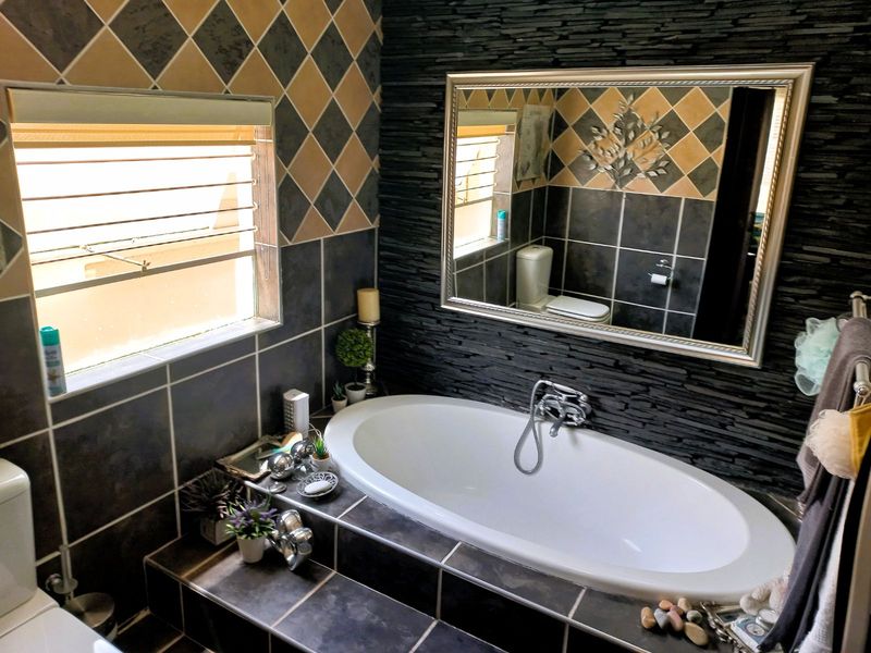 House For Sale in Kenmare - Photo 9