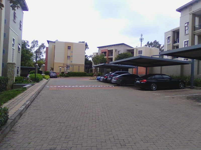 Apartment For Sale in Douglasdale - Photo 3