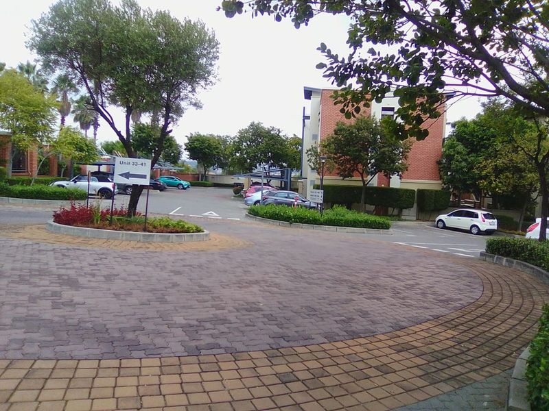 Apartment For Sale in Douglasdale - Photo 4