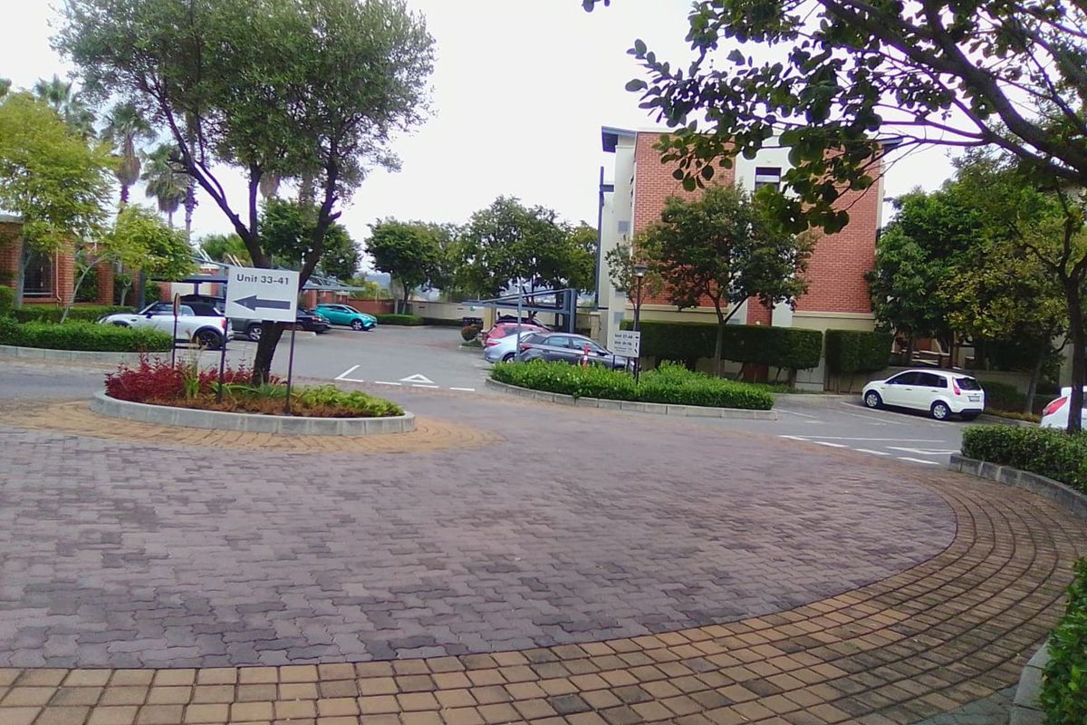 Apartment For Sale in Douglasdale - Photo 4