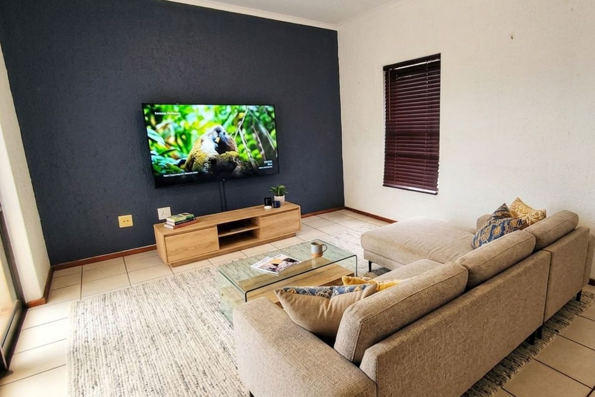 Apartment For Sale in Constantia Kloof - Photo 2