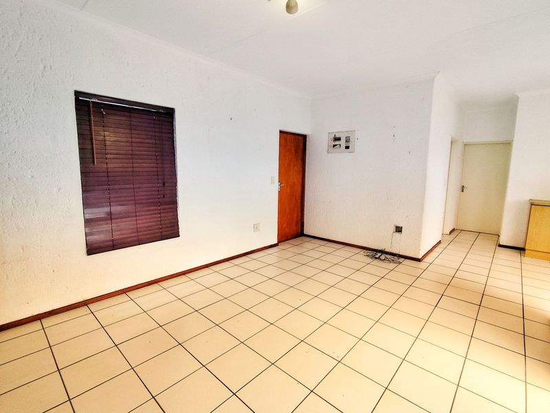 Apartment For Sale in Constantia Kloof - Photo 2