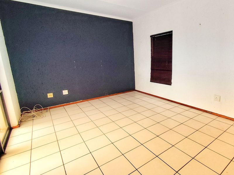 Apartment For Sale in Constantia Kloof - Photo 3