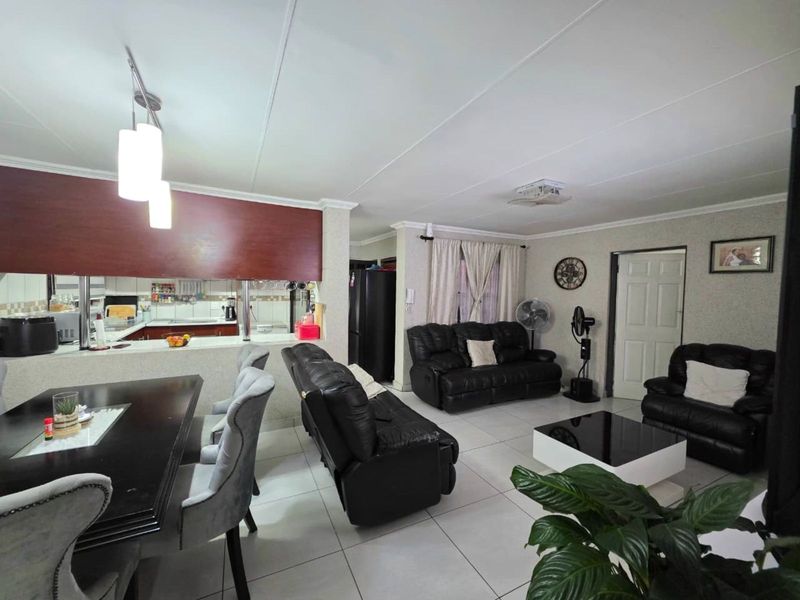 House For Sale in Karenpark - Photo 10