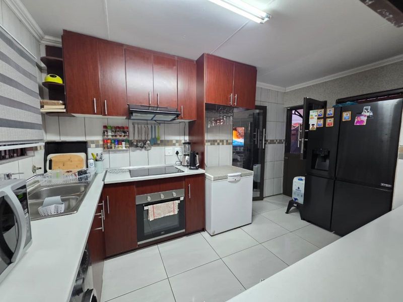House For Sale in Karenpark - Photo 9