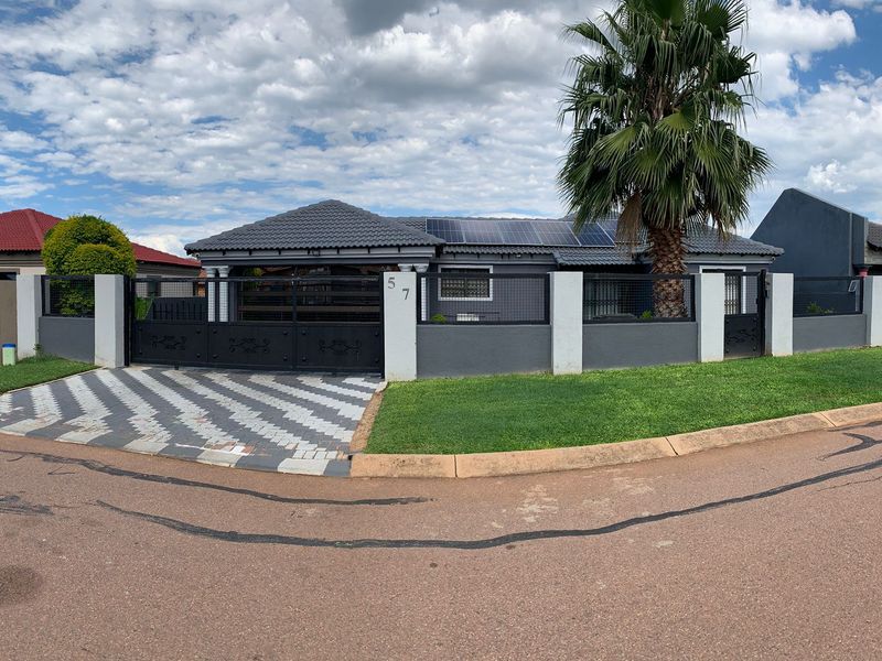 House For Sale in Karenpark - Photo 3