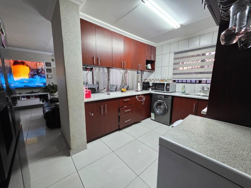 House For Sale in Karenpark - Photo 8