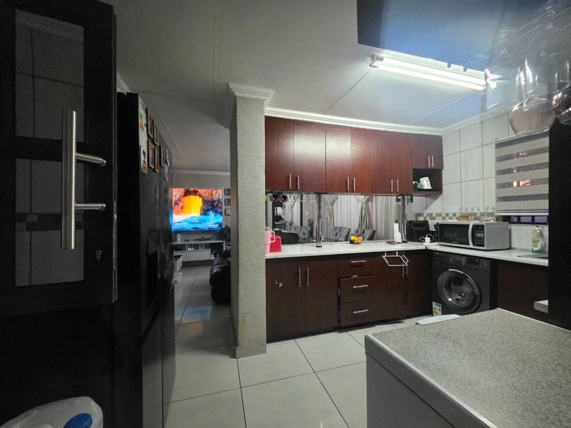 House For Sale in Karenpark - Photo 7