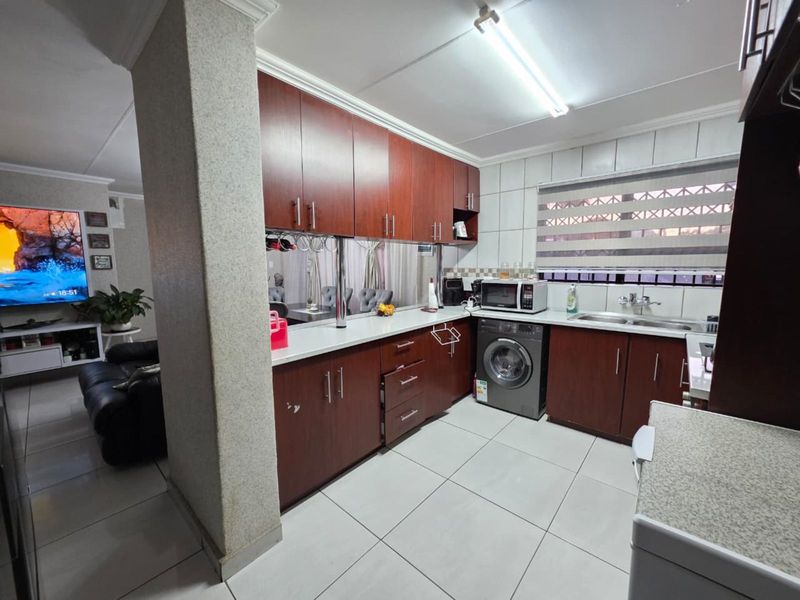 House For Sale in Karenpark - Photo 6