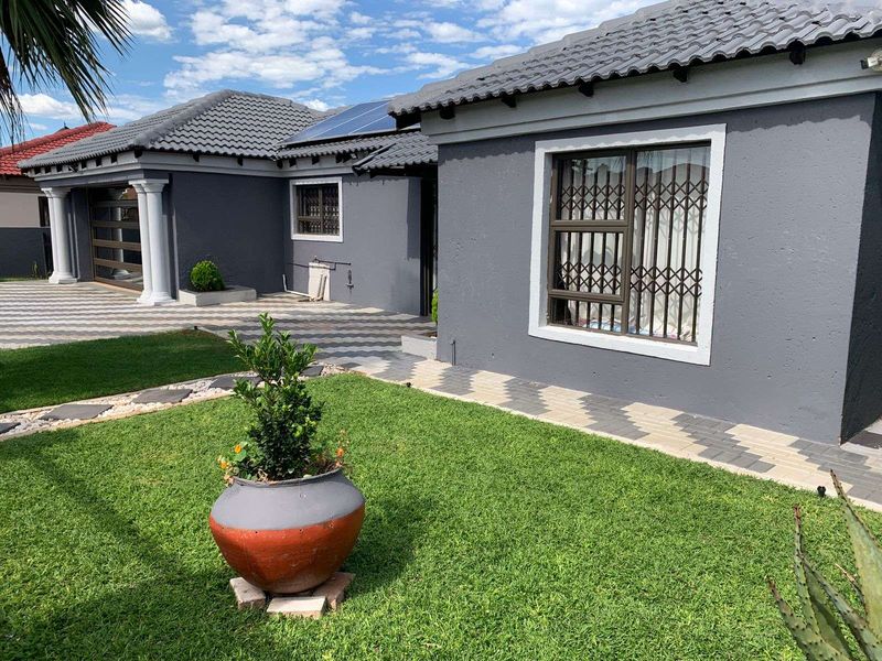 House For Sale in Karenpark - Photo 4