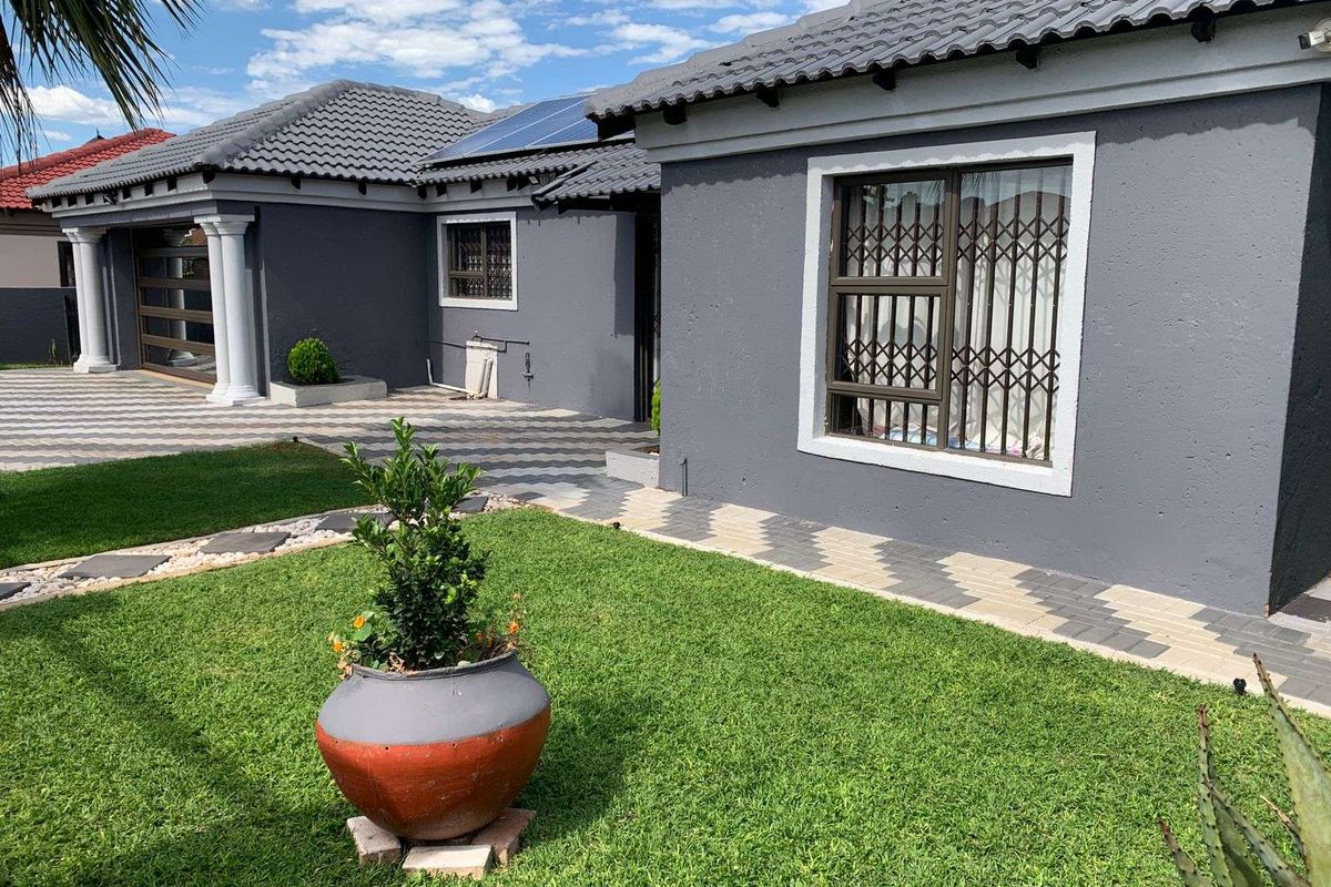 House For Sale in Karenpark - Photo 4