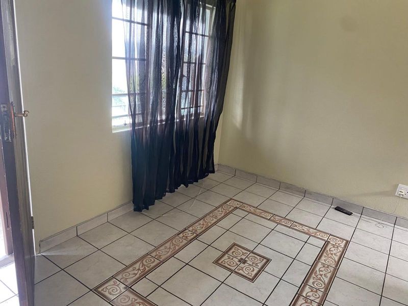 Apartment For Sale in Sharonlea - Photo 7