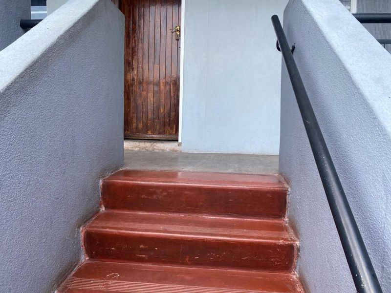 Apartment For Sale in Sharonlea - Photo 2