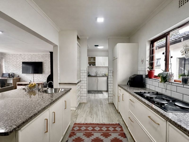 House For Sale in Lonehill - Photo 8