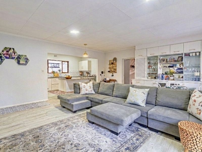 House For Sale in Lonehill - Photo 5