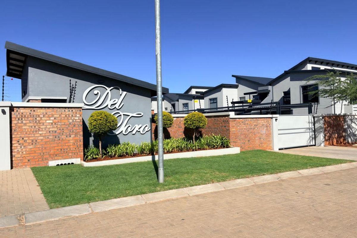 House For Sale in El Toro Park - Photo 2