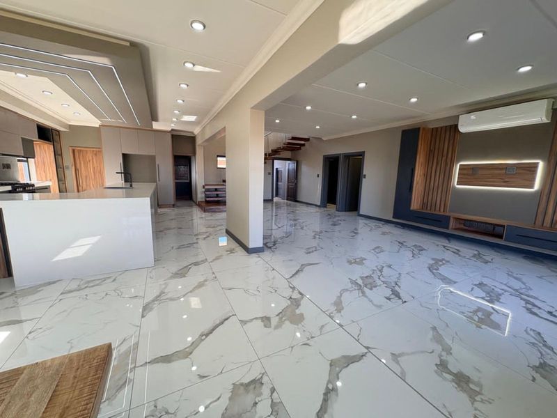 House For Sale in El Toro Park - Photo 6