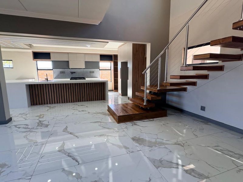 House For Sale in El Toro Park - Photo 10