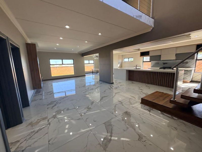 House For Sale in El Toro Park - Photo 4