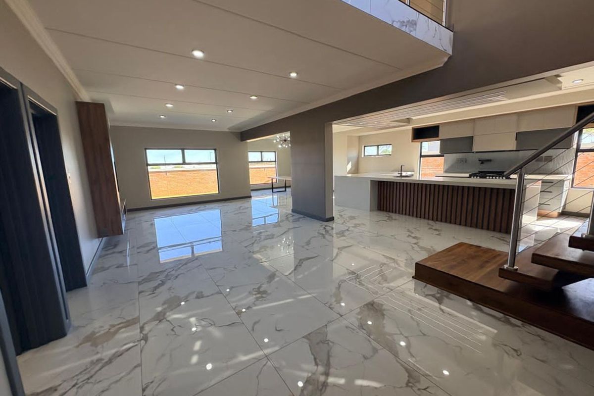 House For Sale in El Toro Park - Photo 4