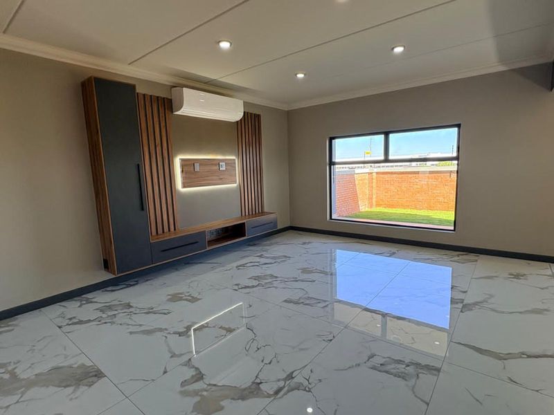 House For Sale in El Toro Park - Photo 3