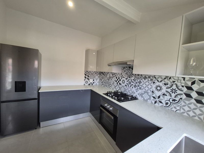Apartment For Sale in Woodmead - Photo 2