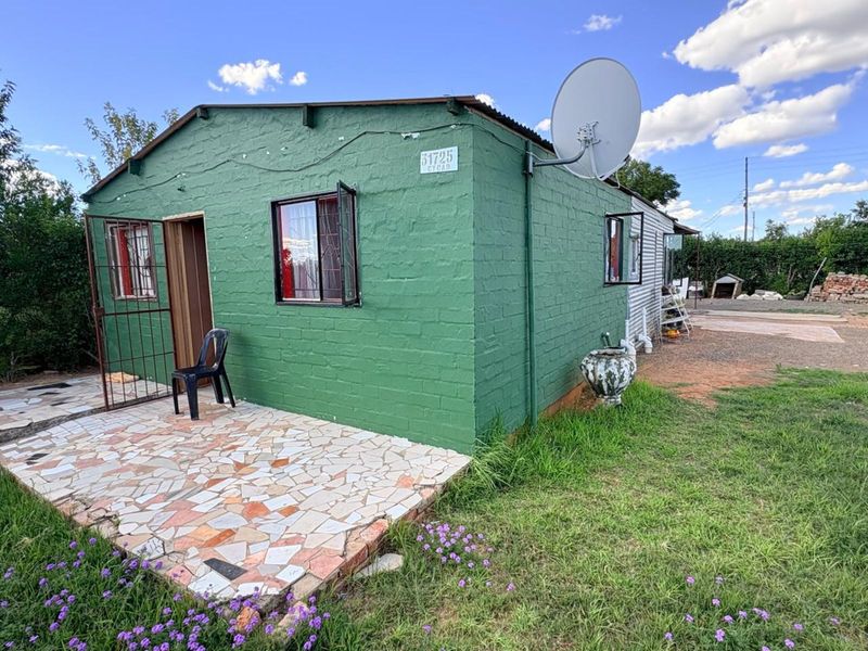 House For Sale in Roodepan - Photo 2