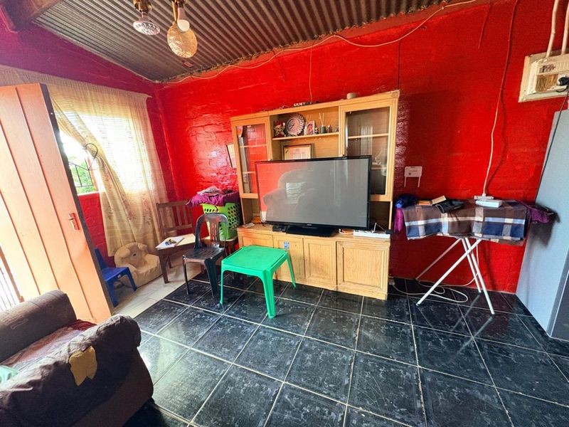 House For Sale in Roodepan - Photo 5