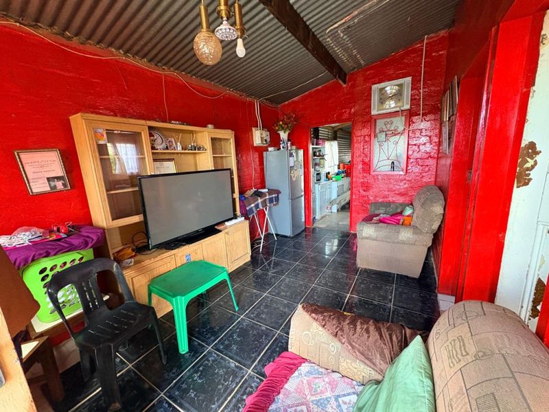 House For Sale in Roodepan - Photo 4