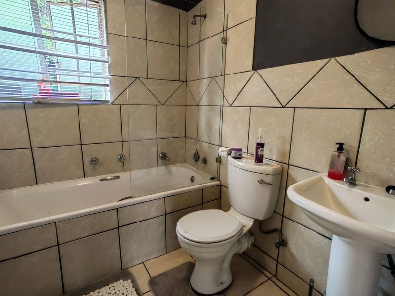 Apartment For Sale in Clarina - Photo 9