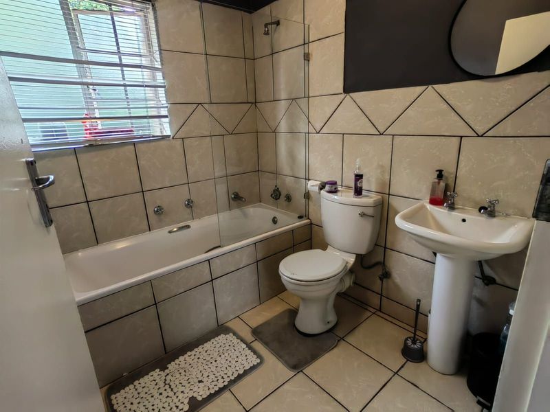 Apartment For Sale in Clarina - Photo 10