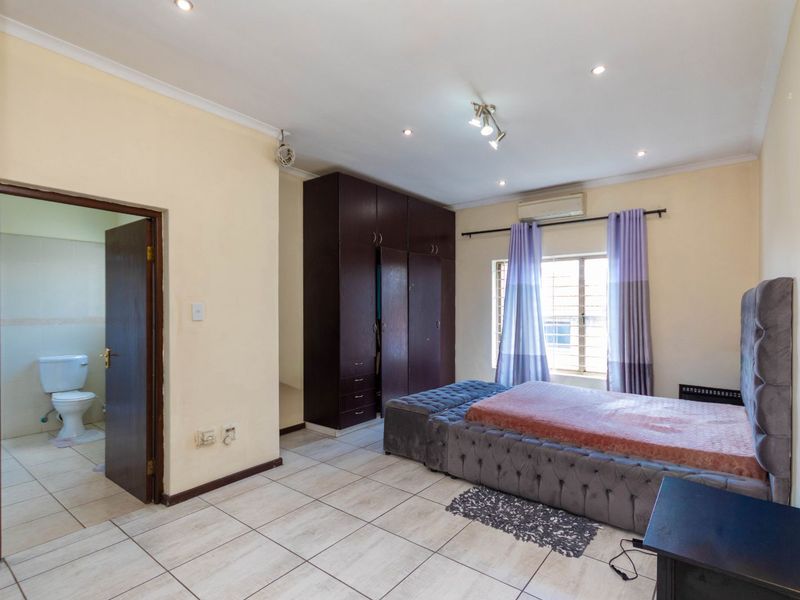 House For Sale in North Riding - Photo 5