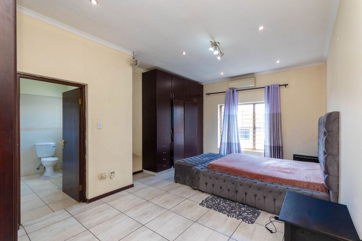 House For Sale in North Riding - Photo 5