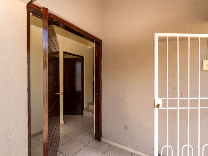 House For Sale in North Riding - Photo 4