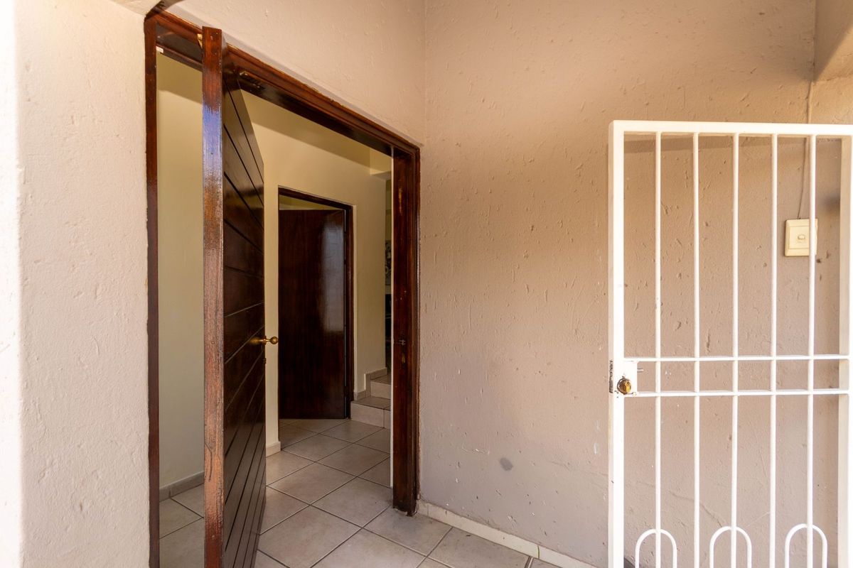 House For Sale in North Riding - Photo 4