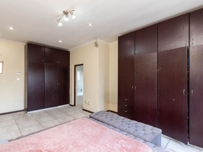 House For Sale in North Riding - Photo 8