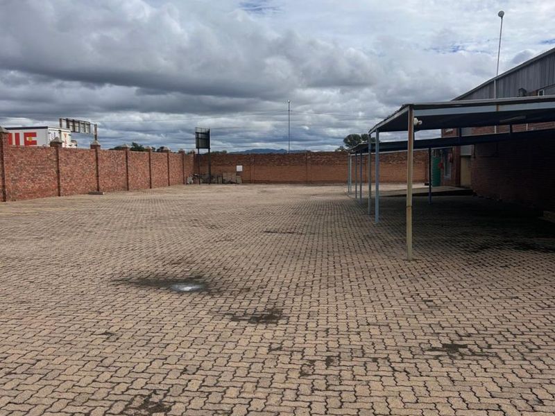 Industrial For Sale in Ladine - Photo 3