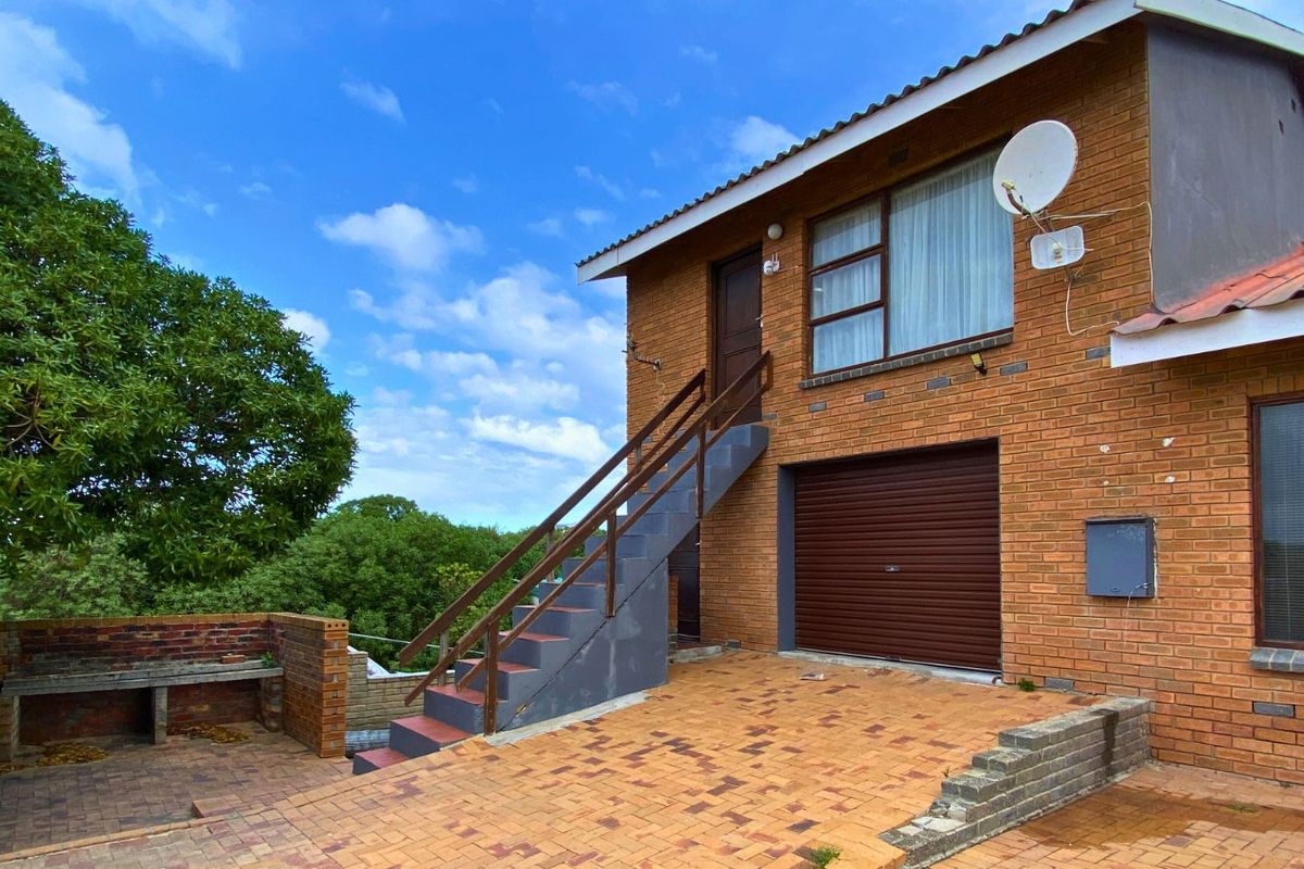 House For Sale in Pearly Beach - Photo 2