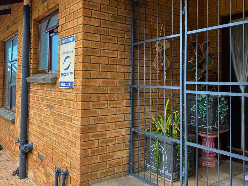 House For Sale in Pearly Beach - Photo 3