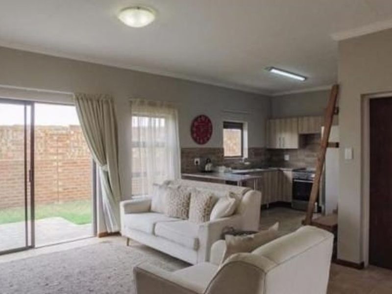 House For Sale in Terra Nova - Photo 2